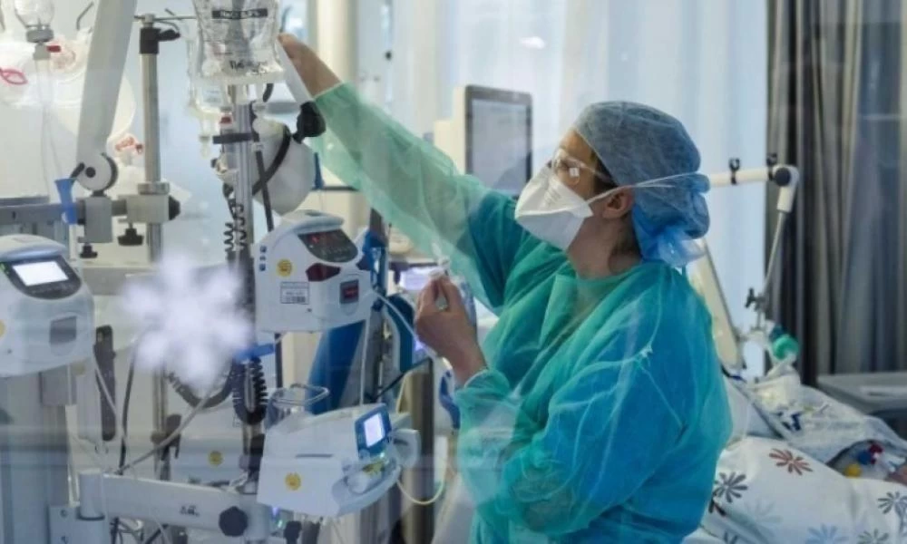Aπίστευτες εικόνες στα νοσοκομεία με ασθενείς με Όμικρον στις ΜΕΘ